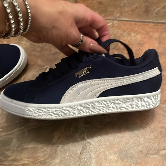 EUC Puma sneakers - Picture 11 of 11